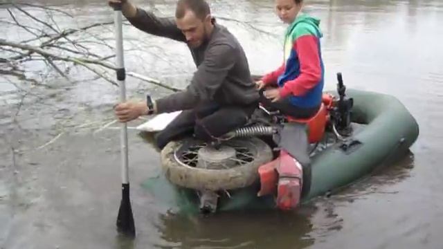 Транспортировка мотоцикла через реку!!! смотреть онлайн