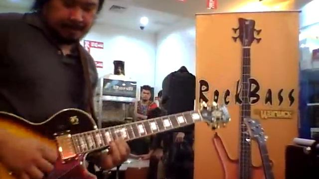 Marlowe Mata - "The Creeping Terror" cover (Warwick Grand Launching at Lyric SM Mall of Asia) смотреть онлайн
