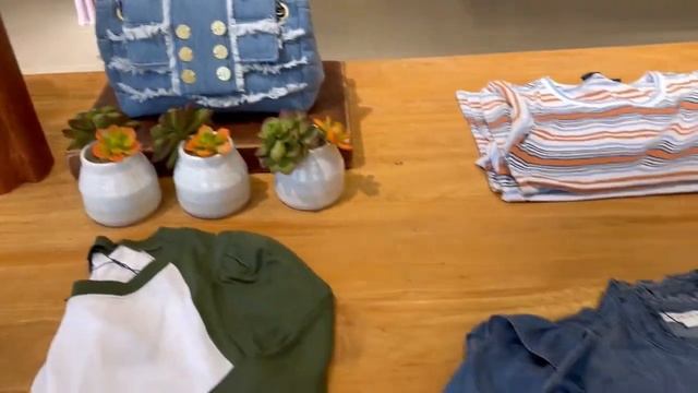 ОБУВЬ И ЖЕНСКАЯ ОДЕЖДА/МАГАЗИН NEIMAN MARCUS DESIGNERS ’ Shoes and clothing. смотреть онлайн