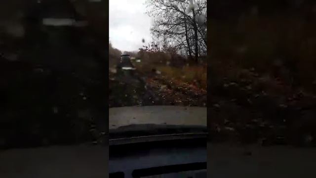 4х4 Шевроле нива осенние листья и грязь смотреть онлайн