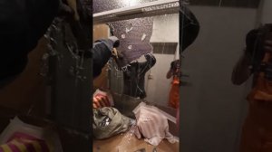 демонтаж зеркала со стены