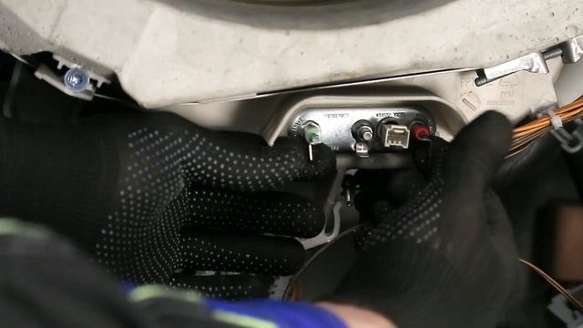 Извлечение постороннего предмета из бака стиральной машины. Ремонт рядом смотреть онлайн