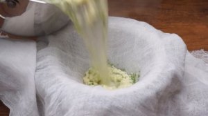 Домашний сыр из молока и кефира с зеленью. Самый простой рецепт