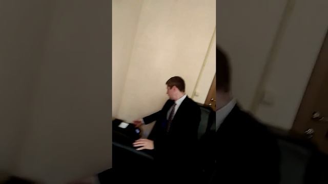 Слуга народа из Жилкомсервиса в г. Лобня Цветков Александр Викторович издевается над жителем подвед смотреть онлайн