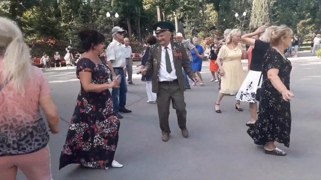 Белые туманы!!! ??Танцы в парке Горького!!! ??Харьков 2021 смотреть онлайн