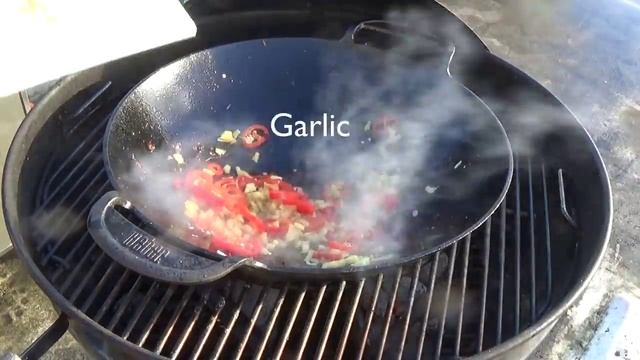 Weber Wok - Gourmet BBQ System - Mongolian Beef смотреть онлайн