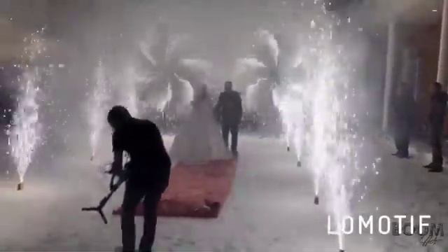 Холодные фонтаны огни фейерверк коридор из фонтанов смотреть онлайн