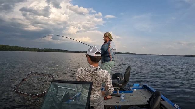 Научил ловить судака. Рыбалка с гидом с паноптиксом смотреть онлайн