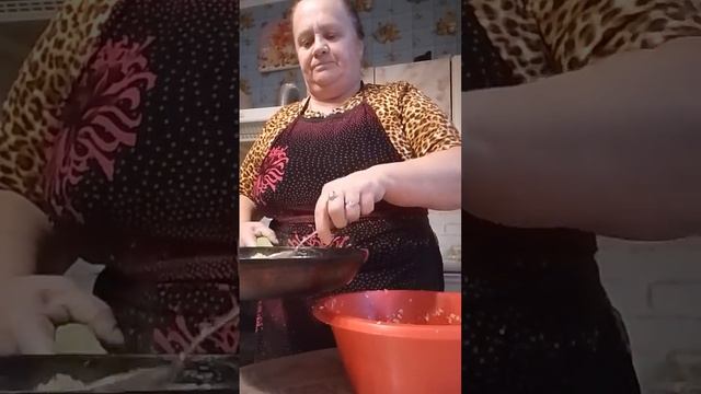 Жарим наши котлеты. смотреть онлайн