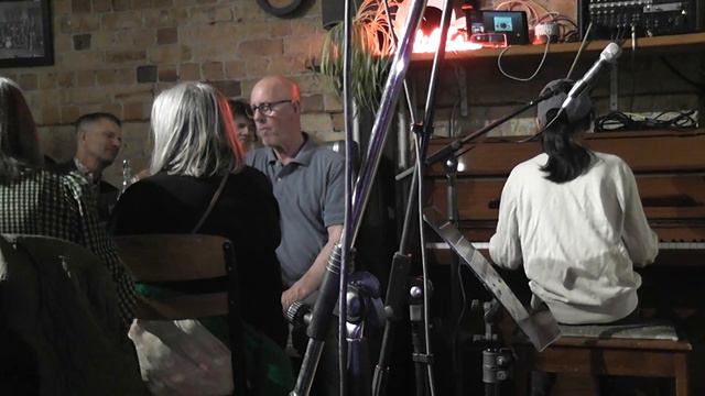 Boogie at Sol's Cafe смотреть онлайн