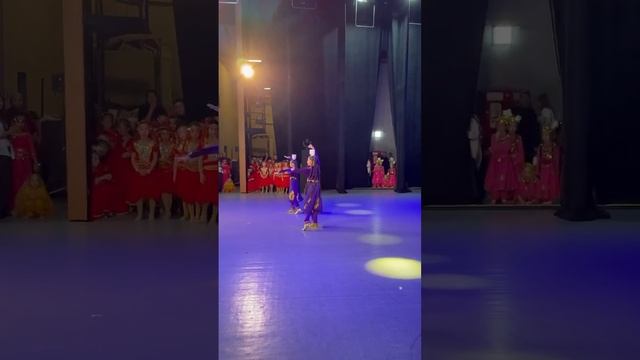 Уйгурский танец с пиалками «Чина уссули» смотреть онлайн