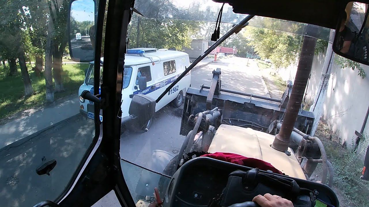 Очень ответственная работа. Планировка асфальтной срезки в больнице. Экскаватор-погрузчик. смотреть онлайн