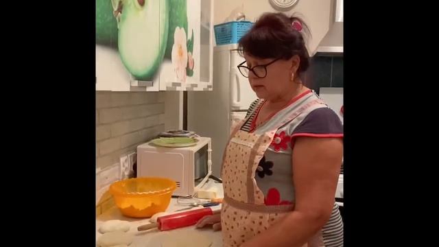 Готовим лепешки без заморочек смотреть онлайн