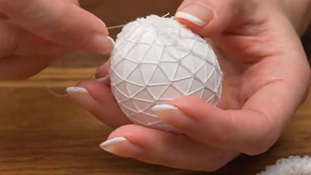 Оригинальная покраска яиц на Пасху Без химии, нужно только Бинт и Шелуху смотреть онлайн