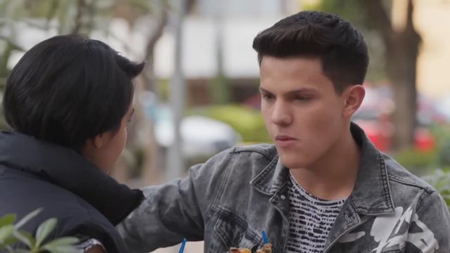 Columba celebra la salida de Leona Bravo | El amor invencible 4/5 | C-9 смотреть онлайн