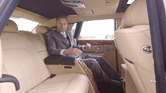 Rolls-Royce Phantom saloon expert car review смотреть онлайн