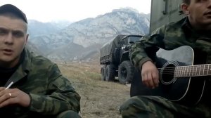 ПАРЕНЬ НЕРЕАЛЬНО ПОЕТ И ИГРАЕТ НА ГИТАРЕ