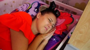 ЗВЕЗДОЧКА приехала жить к Амелии! Девочки не поделили  комнату! Когда ЗВЕЗДОЧКА уедет домой?