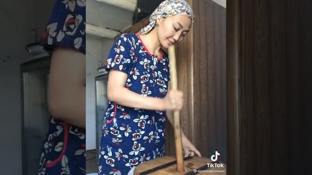 Кумыс...молоко кобылы, самый лучший напиток... смотреть онлайн