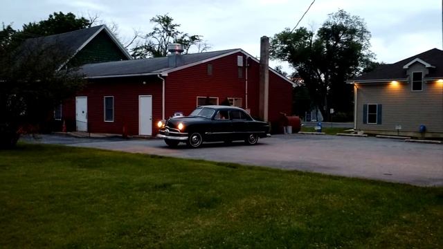 1950 Ford Custom Deluxe Flathead V8 смотреть онлайн