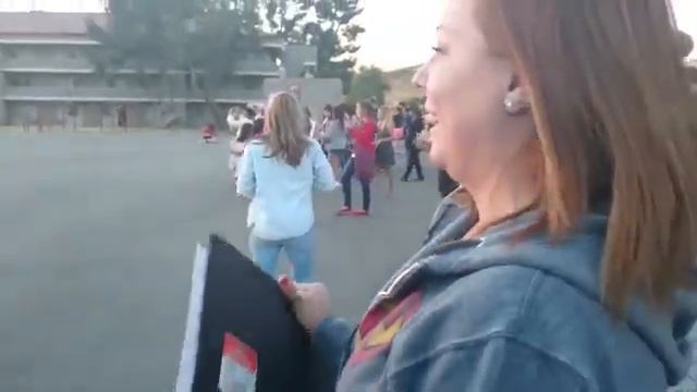 Father, Home from Iraq, Surprises His Daughter at School on Her Birthday смотреть онлайн