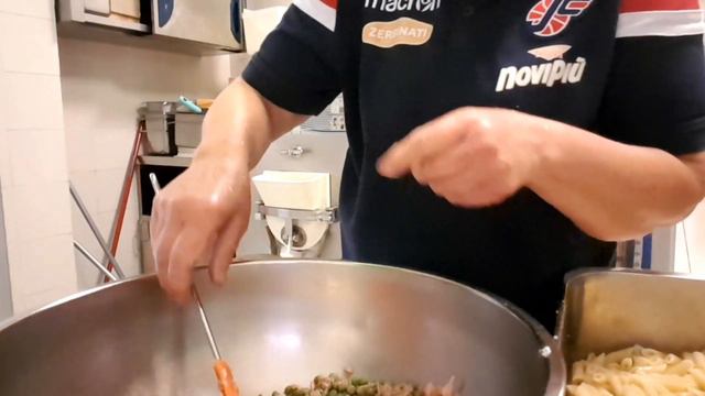все смешал и, готово. ШкандалЬ в порту🙄🙄🙄 смотреть онлайн