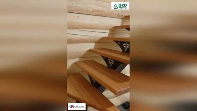 Русская лестница. Монтаж лестницы на монокосоуре, ступени тигровый бук. смотреть онлайн