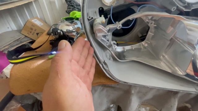 Mercedes W203 установка bi led линз. Восстановление прозрачности стекла фары смотреть онлайн