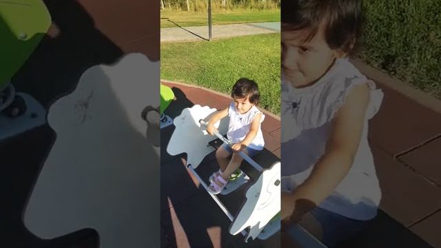 Зоопарк Белгород. Малик и Аида в детской площадке. смотреть онлайн