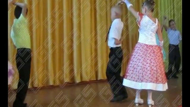 Танец выпускников детского сада на церемонии вручения аттестатов в школе №3 г. Сковородино. смотреть онлайн