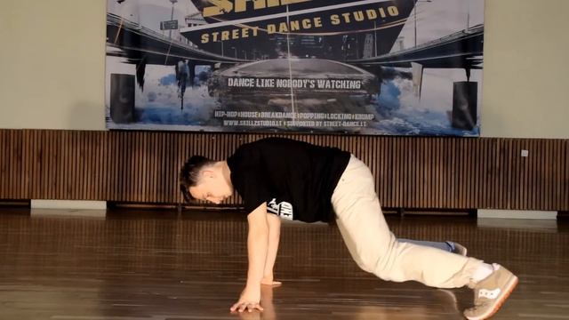 Bboy Deni Bboying Sixstep Baby Freeze Combo Tutorial смотреть онлайн