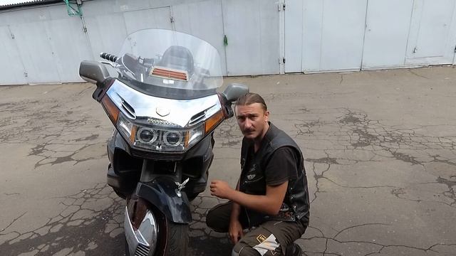 Передняя часть проекта Honda Gold Wing Karakurt. смотреть онлайн