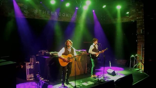 The 59th Street Bridge Song (Feelin’ Groovy) - The Henrys (Simon & Garfunkel cover) смотреть онлайн