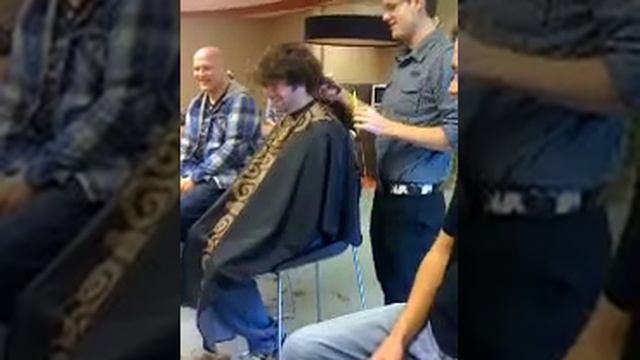 Mason Shaves his head for C95 смотреть онлайн