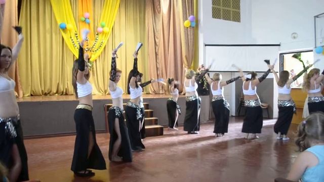 восточный танец Танго с веерами (коллектив "ASS0RTI" преподаватель Ирина Хоменко) смотреть онлайн