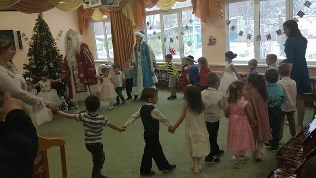 На елках иголки тонкие и колкие смотреть онлайн