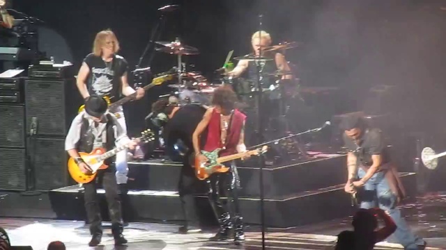 Train Kept A-Rollin' Featuring Johnny Depp - Aerosmith - Mansfield, MA 16.07. 2014