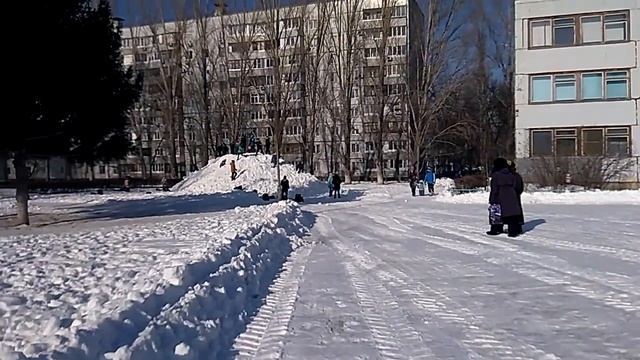 RUSSIA ТОЛЬЯТТИ УРРА, НА СНЕЖНОЙ ГОРКЕ ДЕТВОРА|RUSSIAN WINTER-YOUTUBE смотреть онлайн