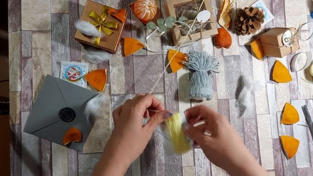 Как сделать Гнома из пряжи своими руками? Гномики в шапочках из ниток. смотреть онлайн