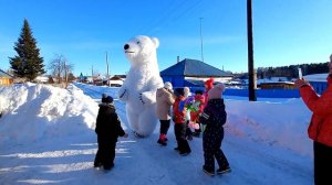 Что происходит за кадром! Поздравление от Белого Мишки!