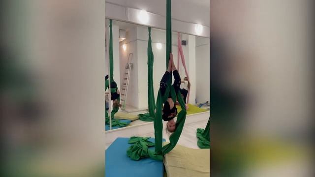 Воздушная гимнастика - воздушные полотна. Обрывы - Александра Езерская в Aleksa Studio смотреть онлайн