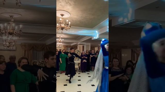 #ансамбль #балкарцы #кабардинцы #кавказ #кавказскиетанцы #лезгинка #нальчик#танцы #школатанцев#насы смотреть онлайн