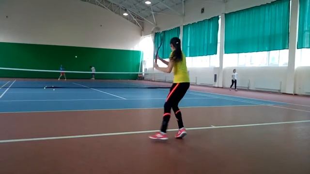 Спорт. Теннис в Кисловодске - тренировка тренера Ирины Гедройц смотреть онлайн