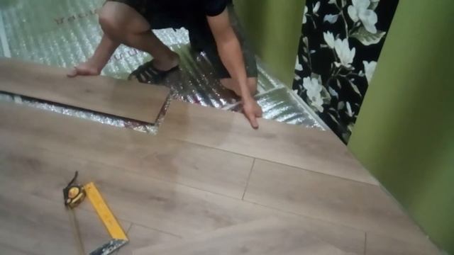 Как уложить ламинат по диагонали самому 1, не прибегая к изготовлению шаблонов на углы комнаты! смотреть онлайн
