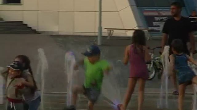 Майские праздники. Сюжет Фонтан. Через минуту мне будет 10 лет. смотреть онлайн