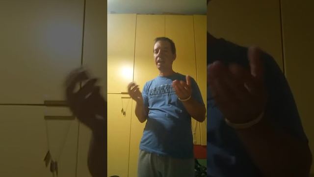 Video Amos canta insieme al maestro Riccardo Zara una spada per Lady Oscar смотреть онлайн
