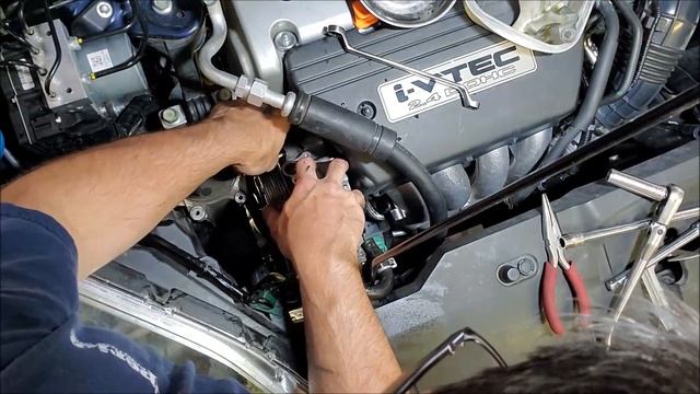 Replace Honda CRV Power Steering Pump смотреть онлайн