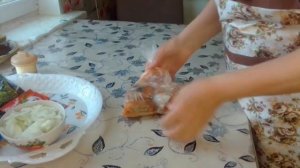 минтай в духовке на луковой подушке очень вкусно...