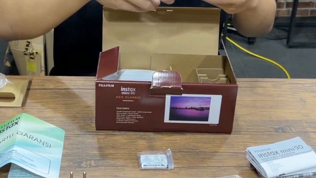 Unboxing Instax Mini 90 Neo Classic смотреть онлайн