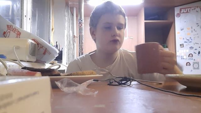 мукбанг /рыбные котлеты/ люля-кебаб/ крабовые палочки/ бутерброд с шоколадным маслом /спрайт смотреть онлайн